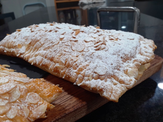 Coca de chicharrones