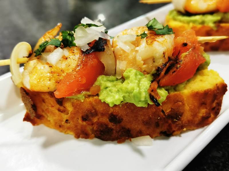 Brocheta de langostinos