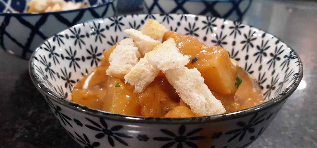 Receta de patatas y manzanas doradas con especias