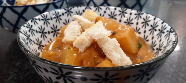 Receta de patatas y manzanas doradas con especias