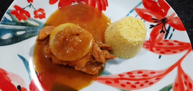 Pollo con limones confitados