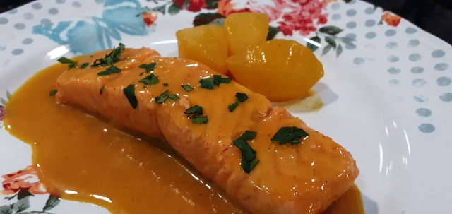 Salmón al curry