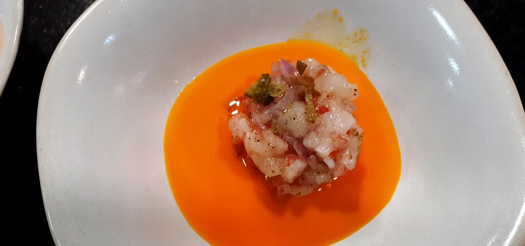 Receta de sopa fría de zanahoria y tartar de gambas