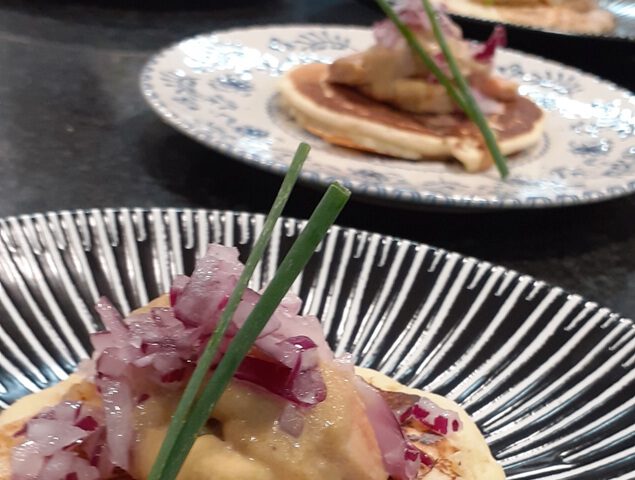Receta de blinis con garbanzos y foie