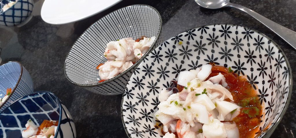 Receta de ensalada con pescado marinado