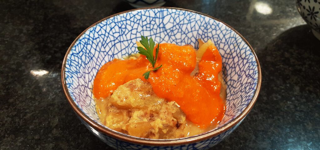 Receta de migas de bacalao con salsa de pimientos