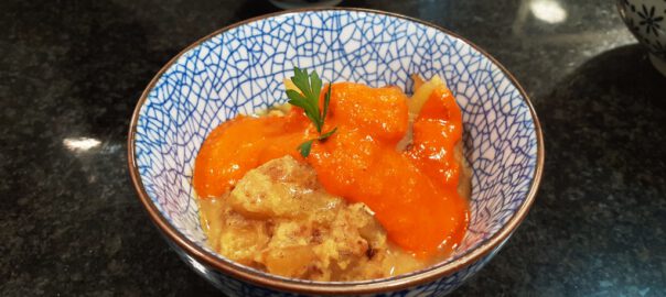 Receta de migas de bacalao con salsa de pimientos