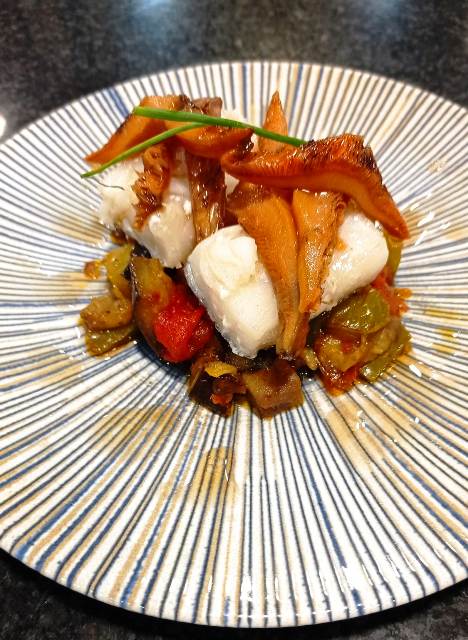 Bacalao con niscalos escabechados