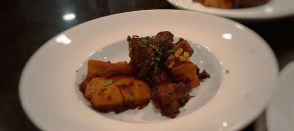 Receta de costilla y butifarra con compota de Navidad