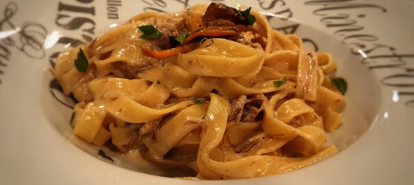 Receta de pasta con setas y confit de pato