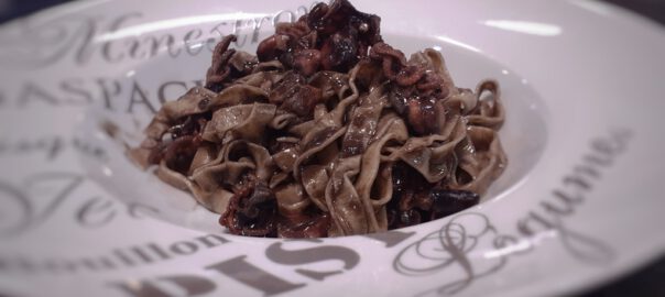 Receta de pasta y pulpitos en su tinta