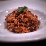 Receta de risotto de carne con setas y pesto rojo