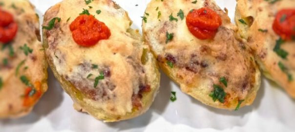 Receta de patatas rellenas de carne con salsa brava