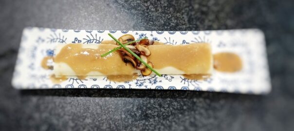 Receta de canelón con butifarra esparracada y setas