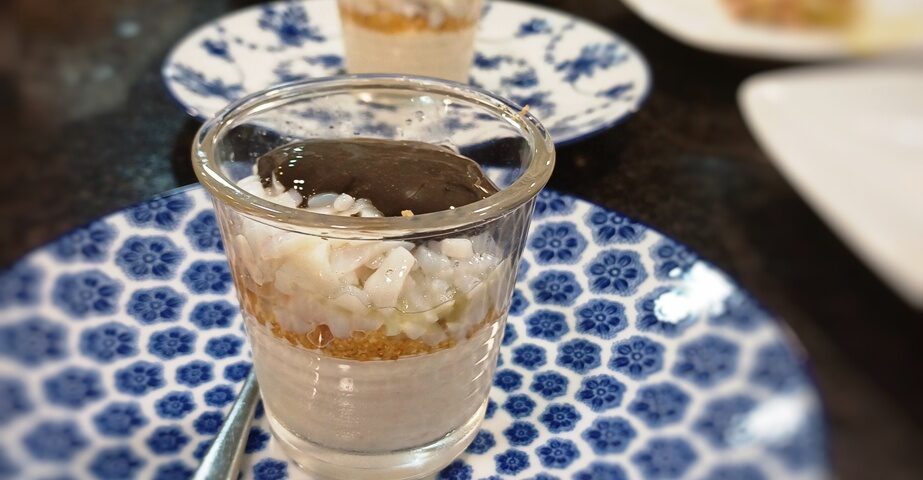 Receta de mousse de coco con tartar de calamares